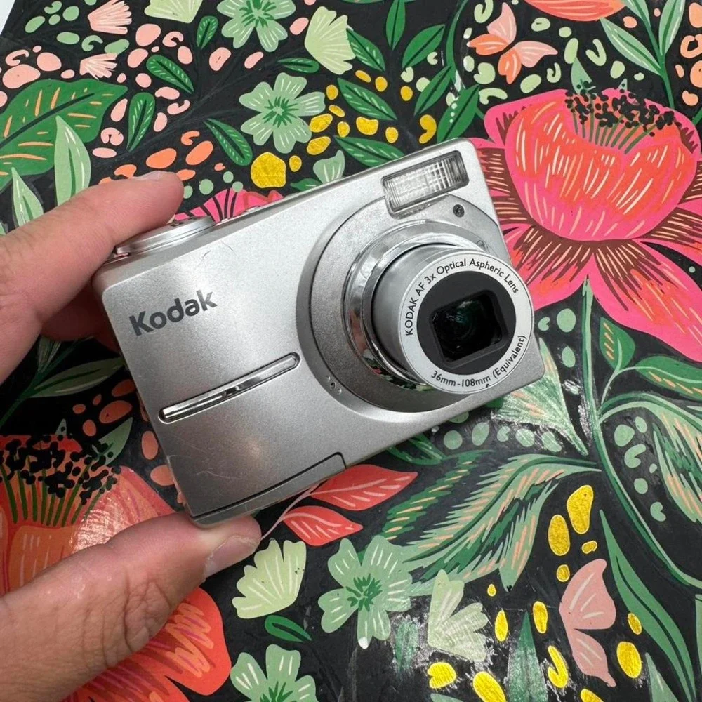 Kodak EasyShare C713 Silver Digital Camera 7.0MP 3x Optical Zoom with SD Card